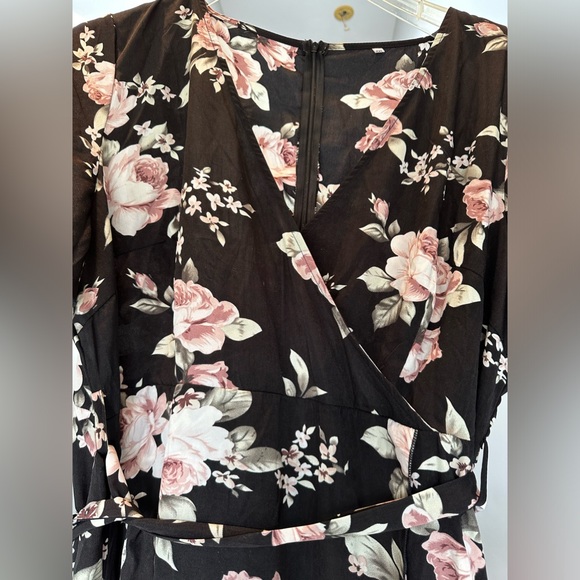 Black floral print wrap dress fits like 3XL - Picture 3 of 6
